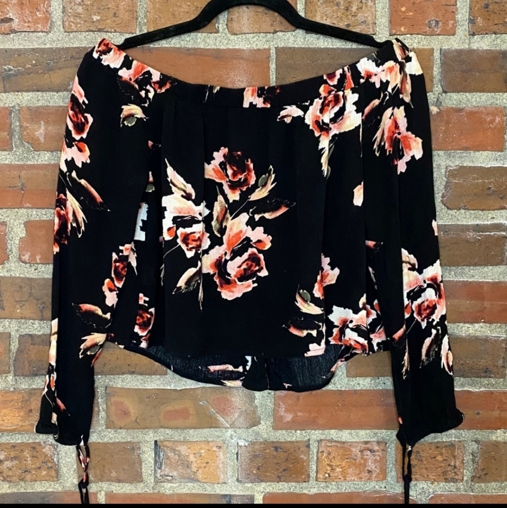 🌻 Kendall & Kylie Floral Off the Shoulder Crop